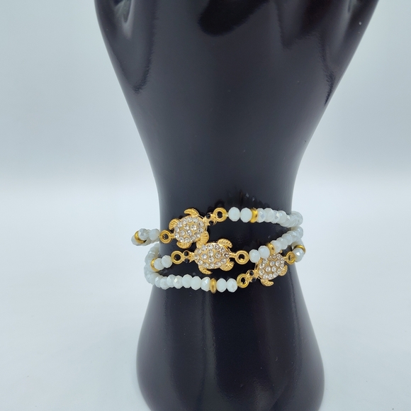 Set Of 3 NWOT BEAUTIFUL Beaded Bracelets With Adorable Rhinestone Turtle Details - Picture 3 of 3